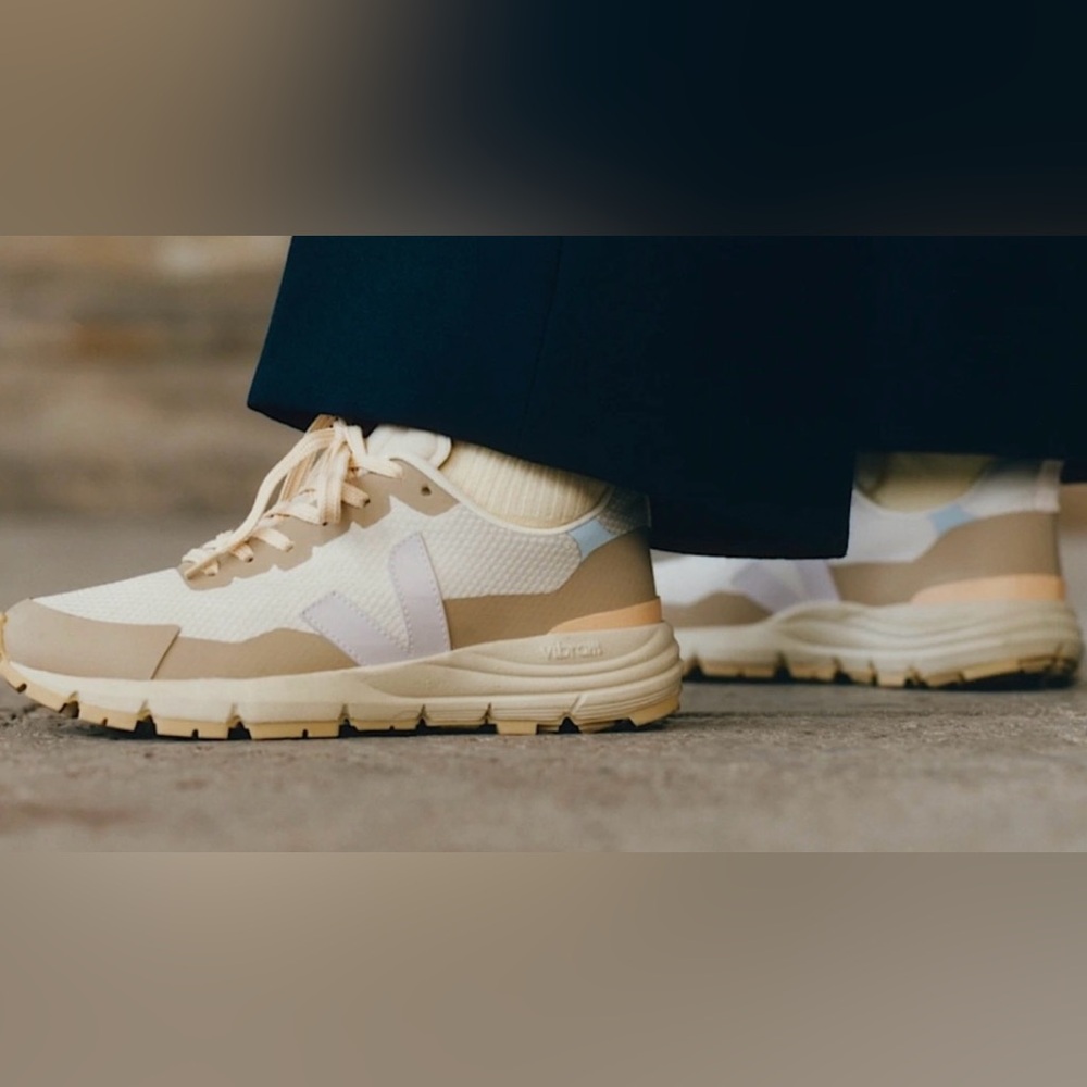 VEJA DEKKAN ALVEOMESH NATURAL PARME SNEAKERS SIZE 8